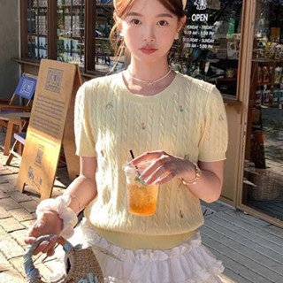 Áo Cộc Chất Mongtoghi, Áo Len Kiểu Tay Ngắn Cổ Tròn Vặn Thừng Thêu Hoa Nhỏ Dáng Vừa Hàng  Qccc Cam Closet