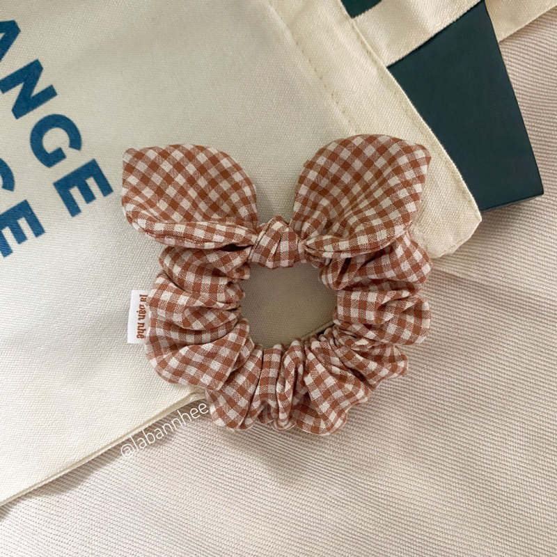 [100% HANDMADE] Dây cột tóc scrunchies, dây buộc tóc vải, dây cột tóc tai thỏ, handmade by LÀ BẠN NH