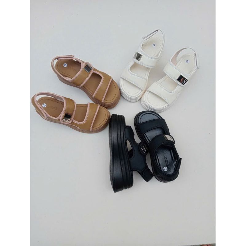 Dép quai hậu 7 phân hách dáng khuy vuông chữ NIU L85