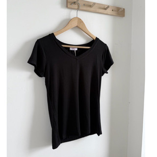 MOLLYE - BASIC TOP| Áo thun nữ tay ngắn cổ tim có túi chất cotton lụa mềm mát| Freesize dưới 60kg