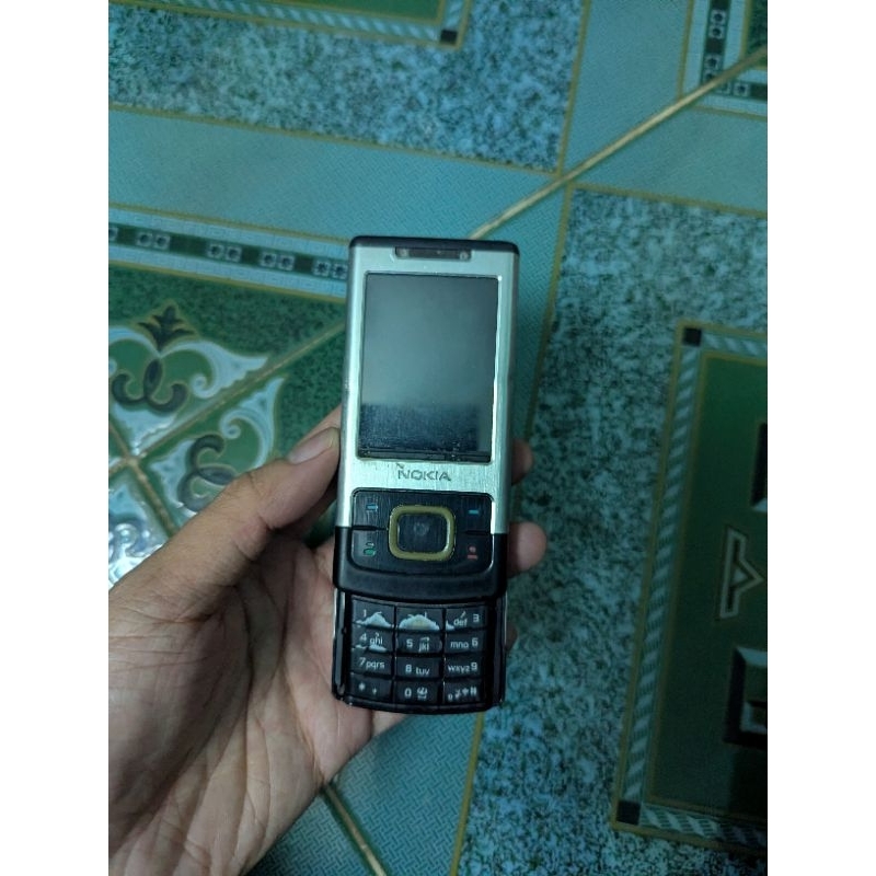 Xác điện thoại Nokia 6500s trước lên màn không test lại