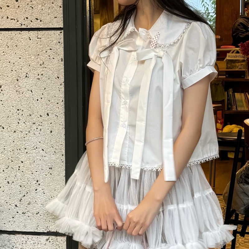 Jelly.stu - Melody Top - Áo sơ mi babydoll cổ sen đính nơ