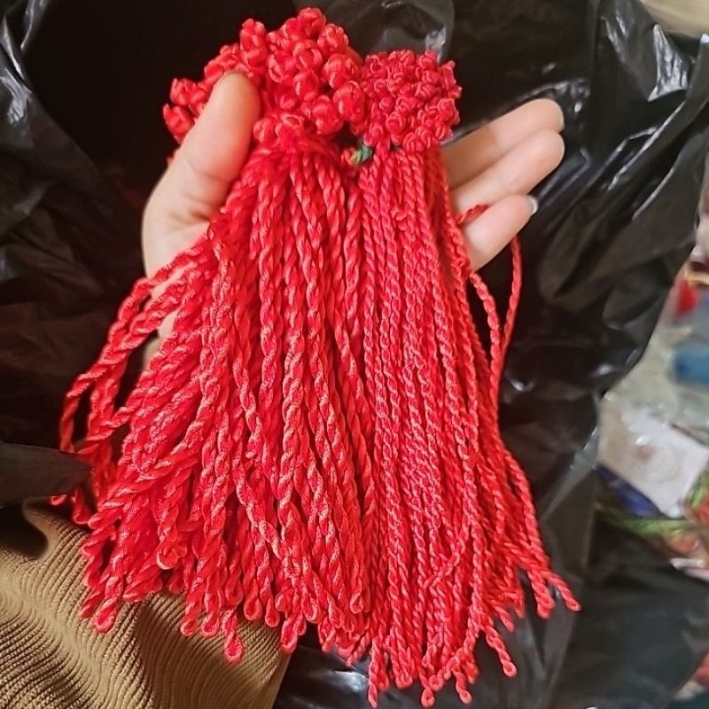 10 sợi chỉ đỏ làm vòng may mắn