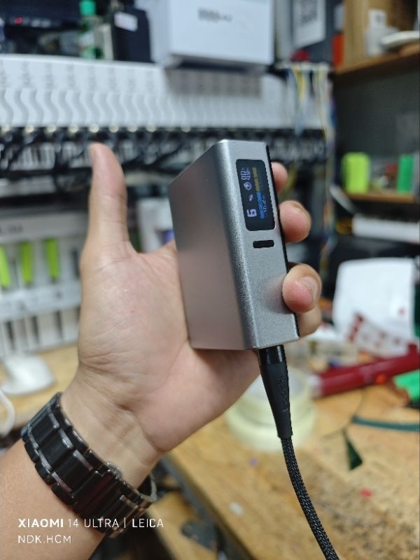 ndk..hcm box sạc dự phòng 2 cell 21700 sạc nhanh 22.5w màn hình LCD hiển thị đầy đủ các thông số