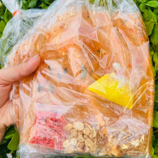 Bánh tráng đỏ bơ tứ vị, bánh tráng dẻo tôm bơ béo, ruốc sấy, hành phi, đậu phộng