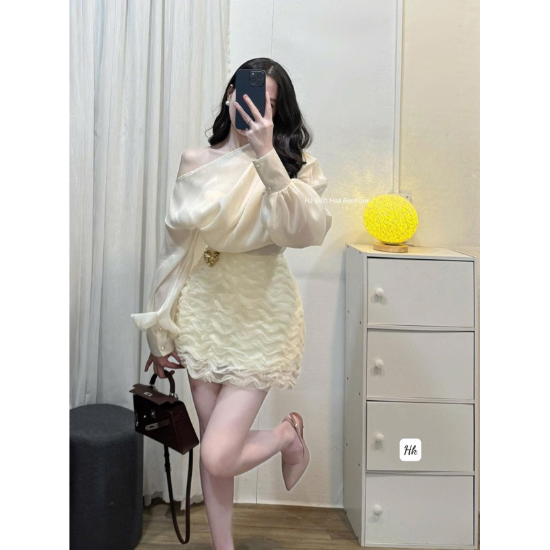Set áo tơ lệch vai kèm tag cài chân váy ren sóng sang xịn ăn cưới dự tiệc xinh hết nấc hàng xịn 2lớp | BigBuy360 - bigbuy360.vn