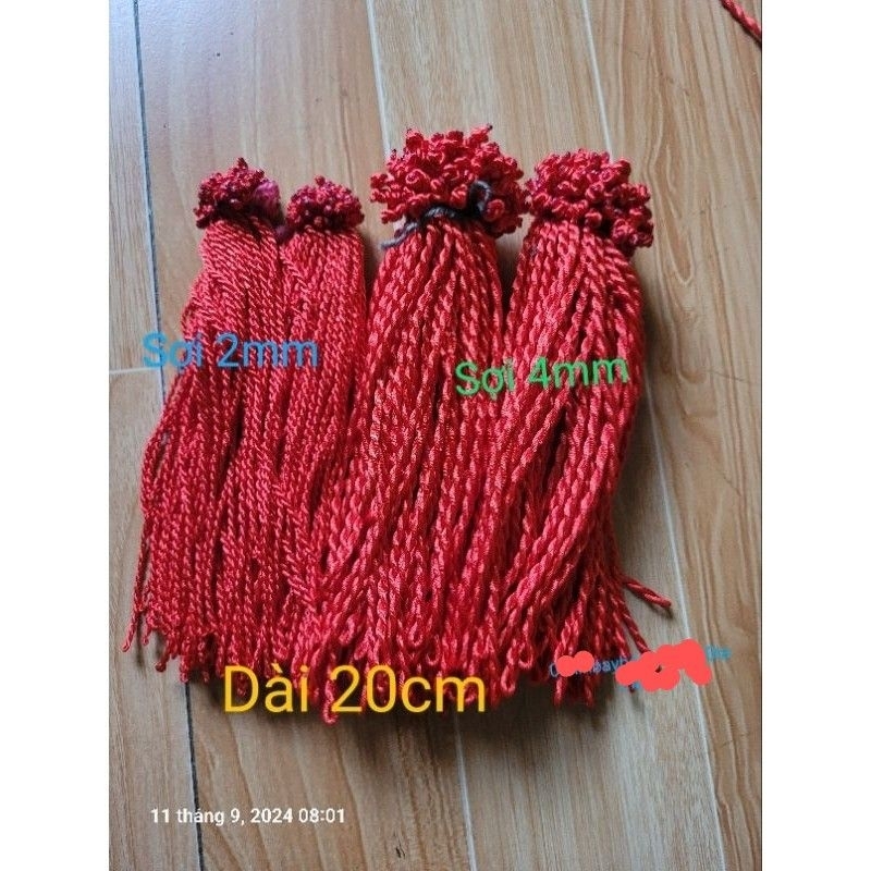100 sợi chỉ đỏ làm vòng may mắn