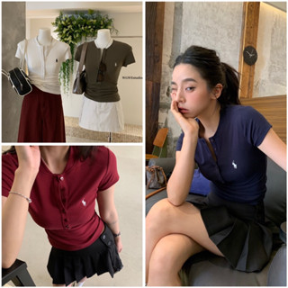 NHY.studio /WGWE/ (Sẵn) Áo thun baby tee phối cúc ngực thêu ngựa