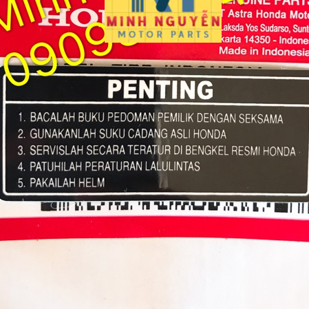 Tem chữ Penting dán yếm khóa lớn