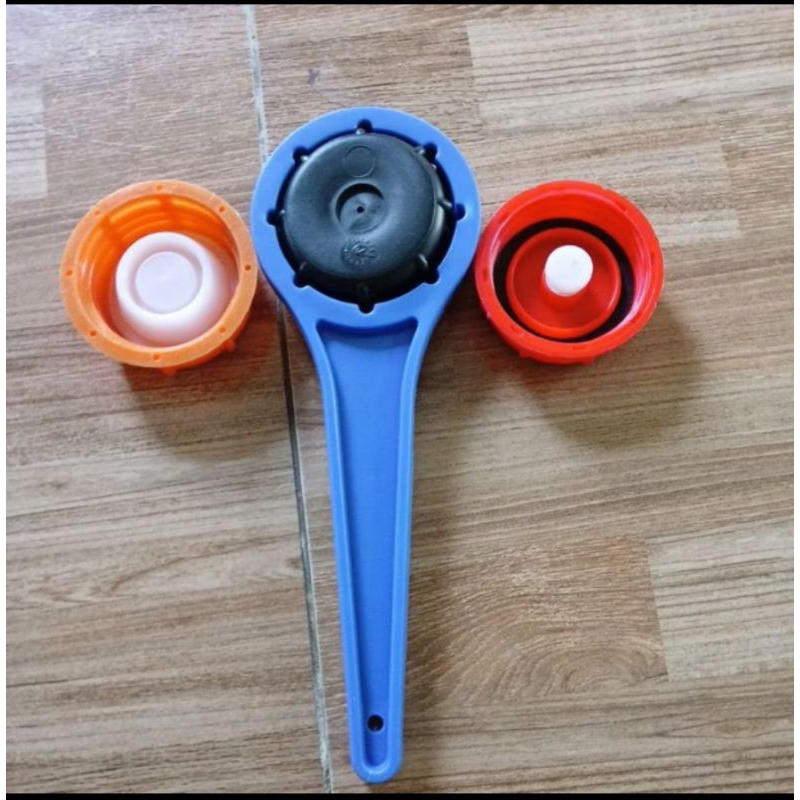 1 cây mở nắp can nhựa 18l,20l 25l 30l