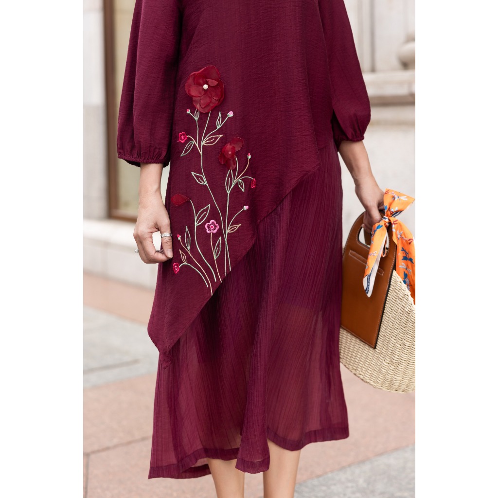 M COLLECTION | Váy Đầm Nữ Trung Niên Tặng Mẹ Phom Suông Lụa Hàn Nhẹ Mặc Thoáng Mát Thêu Hoa D12354 | BigBuy360 - bigbuy360.vn