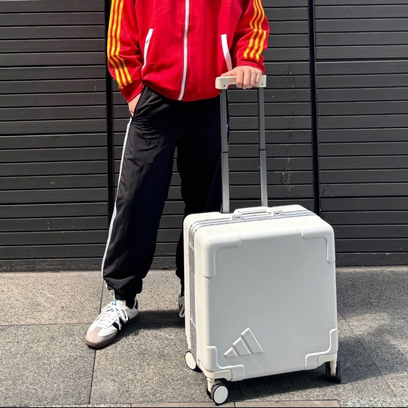 Vali Adidas chính hãng size 20