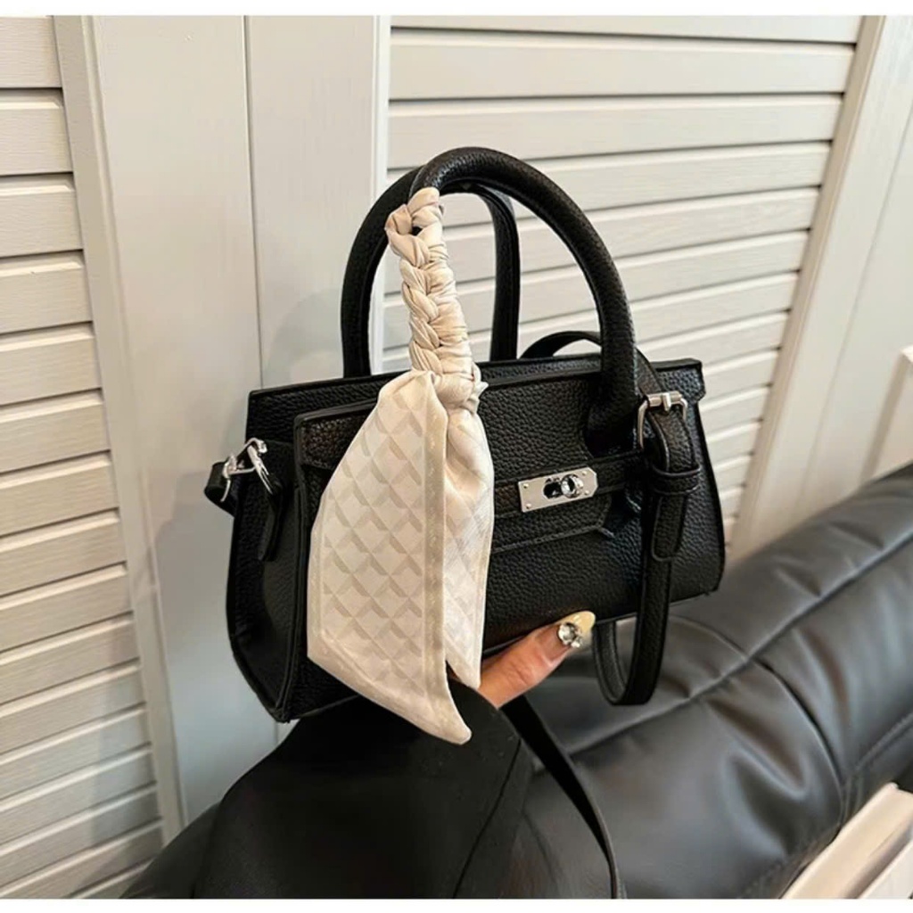 Túi xách nữ túi cầm tay đeo chéo da sần hạt gạo size 22cm kèm khăn lụa thời trang cao cấp - HT106 | BigBuy360 - bigbuy360.vn