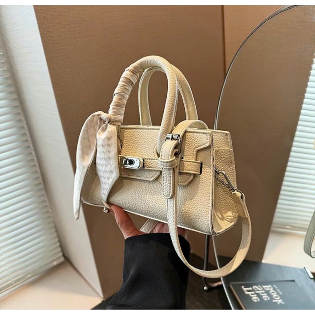 Túi xách nữ túi cầm tay đeo chéo da sần hạt gạo size 22cm kèm khăn lụa thời trang cao cấp - HT106 | BigBuy360 - bigbuy360.vn