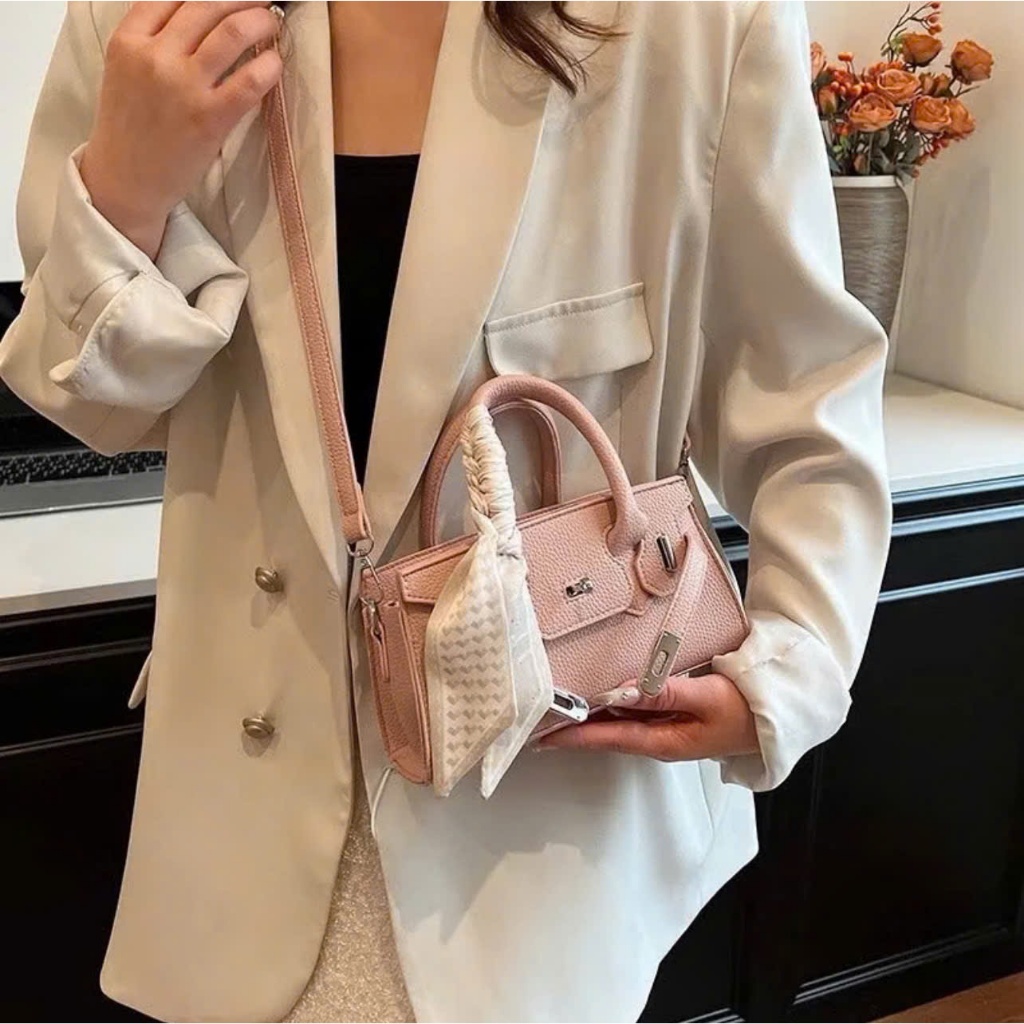 Túi xách nữ túi cầm tay đeo chéo da sần hạt gạo size 22cm kèm khăn lụa thời trang cao cấp - HT106 | BigBuy360 - bigbuy360.vn