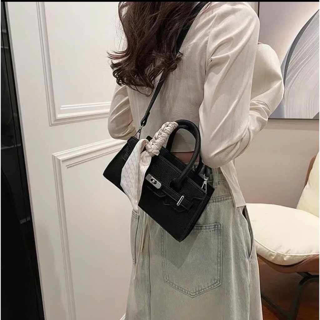 Túi xách nữ túi cầm tay đeo chéo da sần hạt gạo size 22cm kèm khăn lụa thời trang cao cấp - HT106 | BigBuy360 - bigbuy360.vn