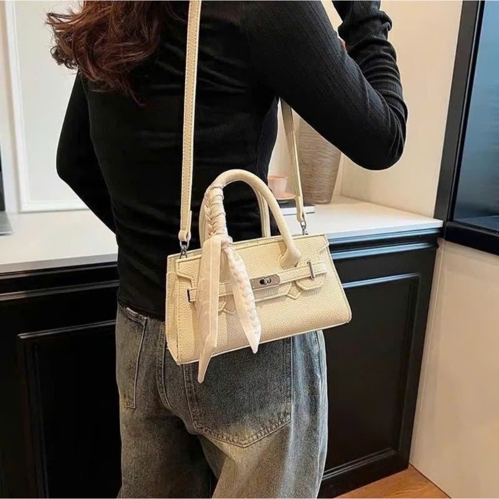 Túi xách nữ túi cầm tay đeo chéo da sần hạt gạo size 22cm kèm khăn lụa thời trang cao cấp - HT106 | BigBuy360 - bigbuy360.vn
