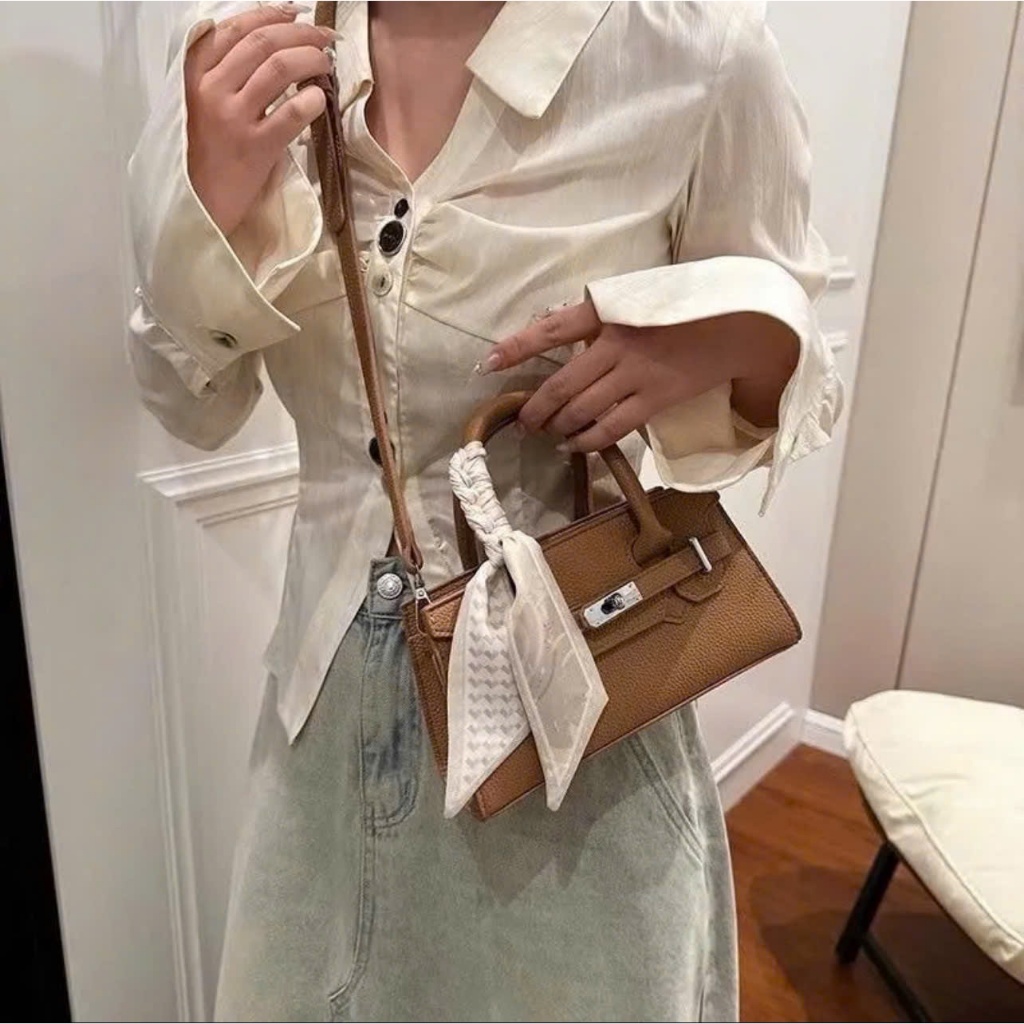 Túi xách nữ túi cầm tay đeo chéo da sần hạt gạo size 22cm kèm khăn lụa thời trang cao cấp - HT106 | BigBuy360 - bigbuy360.vn