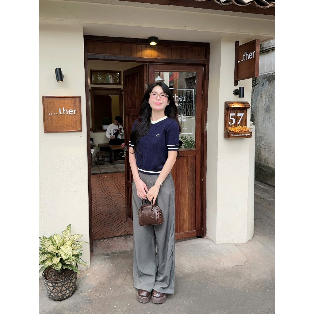 Áo len lông thỏ cộc tay mùa hè cổ tròn phối viền đỏ kẻ sọc hình thêu trái tim ALC07 thiết kế DELIZ | BigBuy360 - bigbuy360.vn