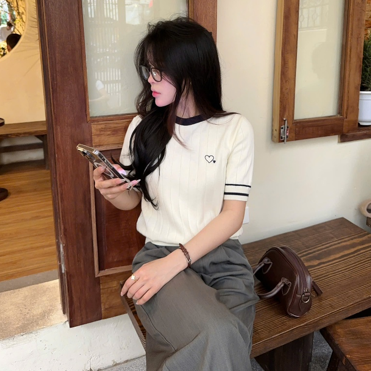 Áo len lông thỏ cộc tay mùa hè cổ tròn phối viền đỏ kẻ sọc hình thêu trái tim ALC07 thiết kế DELIZ | BigBuy360 - bigbuy360.vn