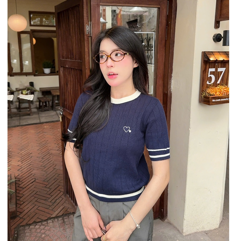 Áo len lông thỏ cộc tay mùa hè cổ tròn phối viền đỏ kẻ sọc hình thêu trái tim ALC07 thiết kế DELIZ | BigBuy360 - bigbuy360.vn