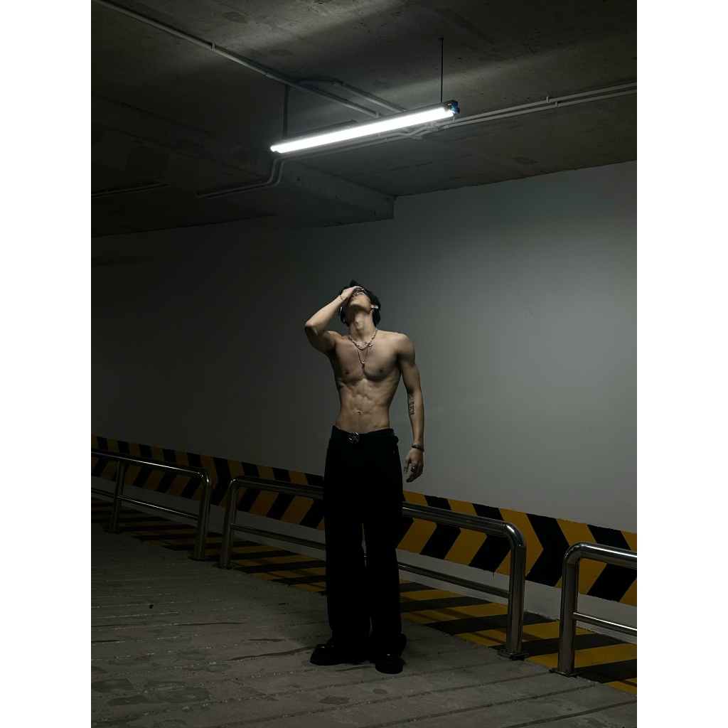 LOE BLACK FLARED JEANS WASH VER 1 - Quần jeans ống loe wash Whose Studio 1838 | BigBuy360 - bigbuy360.vn