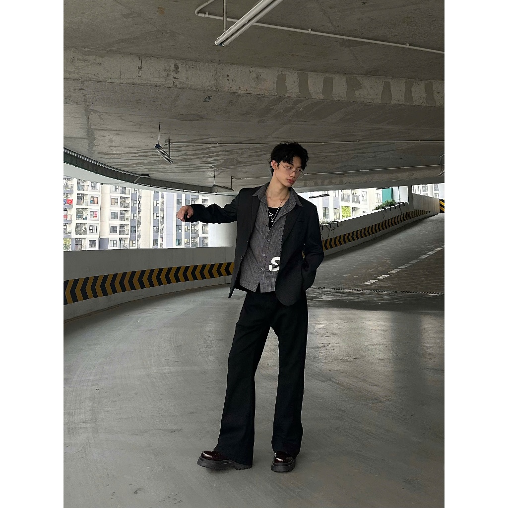 LOE BLACK FLARED JEANS WASH VER 1 - Quần jeans ống loe wash Whose Studio 1838 | BigBuy360 - bigbuy360.vn