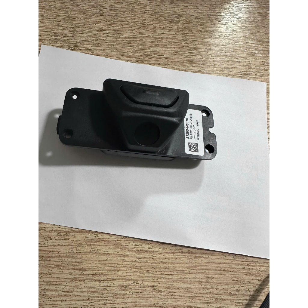Công tắc mở cốp hậu Kia K3 Cerato 2019-2023 mã 81260M6010