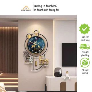 Đồng hồ treo tường quả lắc trang trí hươu tài lộc chất liệu mica, in UV bền màu, kim trôi không tạo tiếng ồn