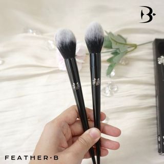 Feather B cọ má hồng dạng phấn KVD4