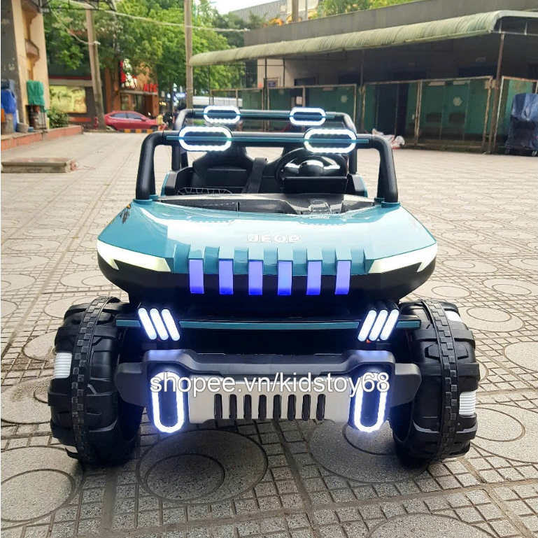 Ô Tô Xe Điện Cho Bé  ABM8688, 2 Chỗ (Rộng 92cm) 4 Động Cơ Tải Trọng Lớn 90KG, kết nối Bluetooth.