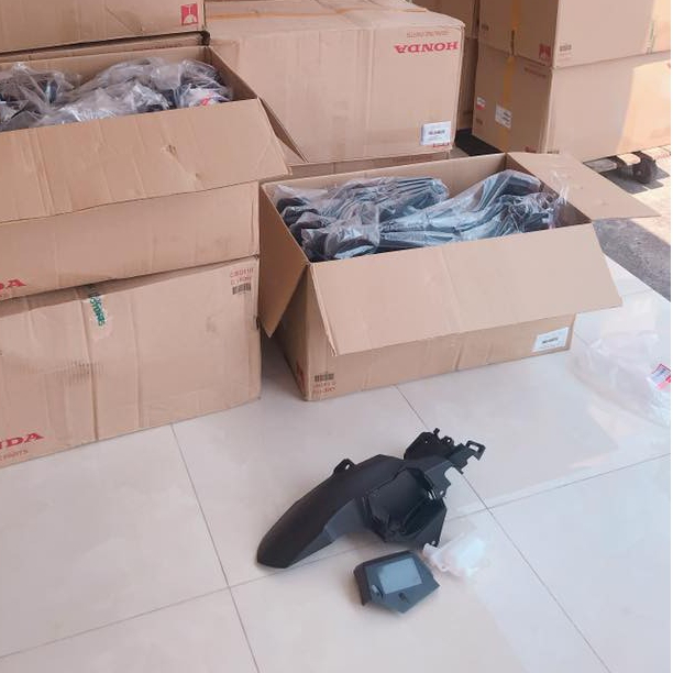 Dè sau chắn bùn Vario, Click