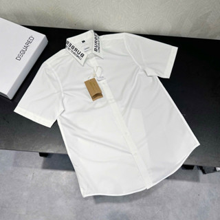 Áo sơ mi trắng nam ngắn tay PB lụa nến thân trơn phối thêu chữ toạ độ quanh cổ basic boy phố