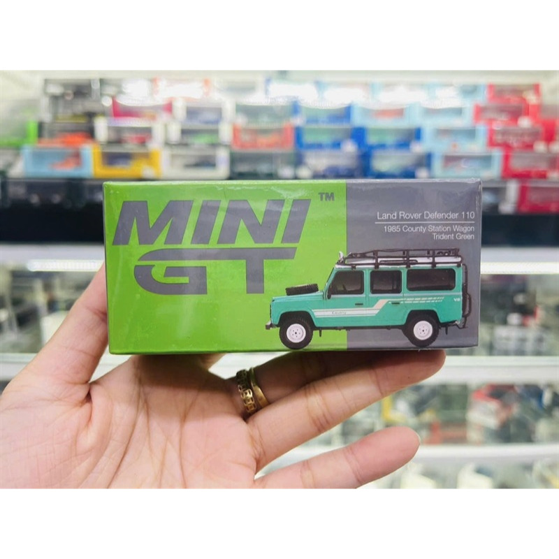 Mô hình xe Land Rover Defender 110 1985 County Station Wagon Trident Green tỉ lệ 1:64 MiniGT