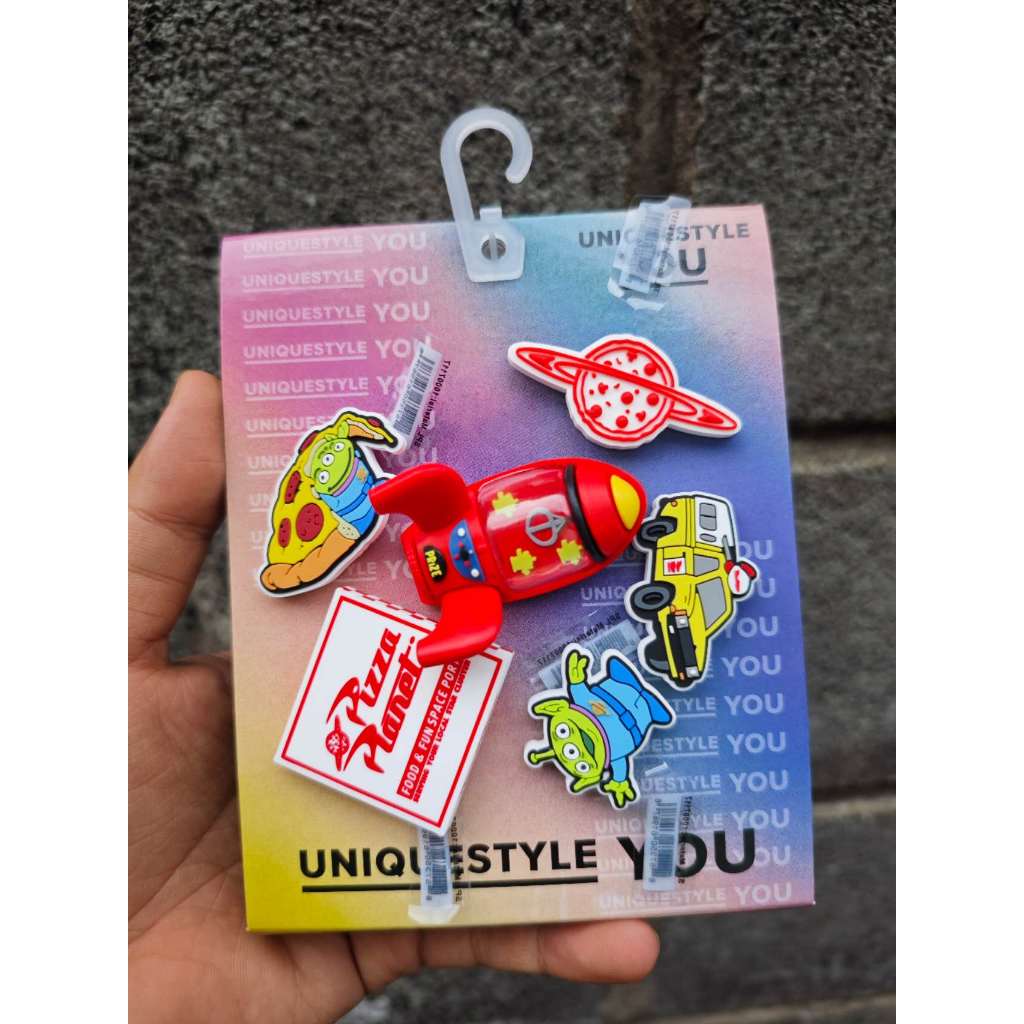 Set charm 6 cái gắn dép Pizza planet, charm jibbitz cross pizza planet