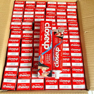 kem đánh răng Closeup thái 160gr