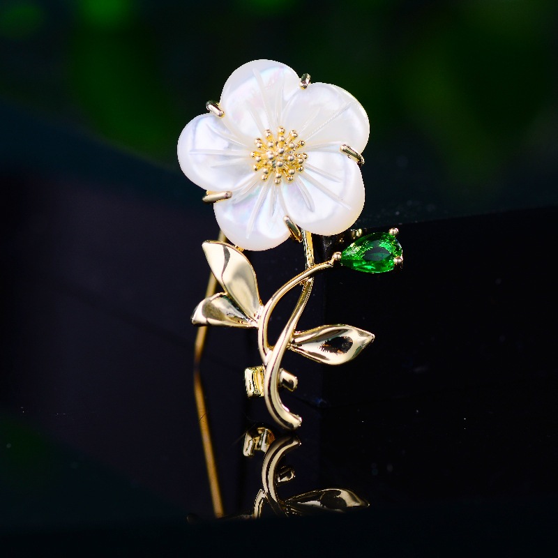 Trâm cài áo hoa mai trắng