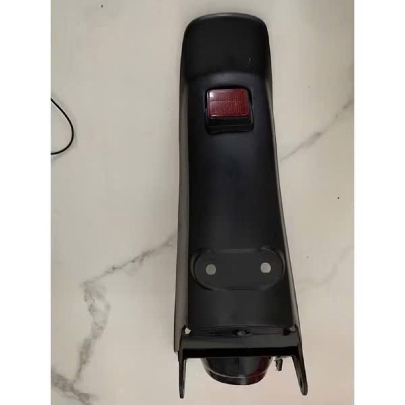 đuôi dè bắt biển số dream lùn .có kèm theo phản quang zin honda nhập khẩu thái Lan