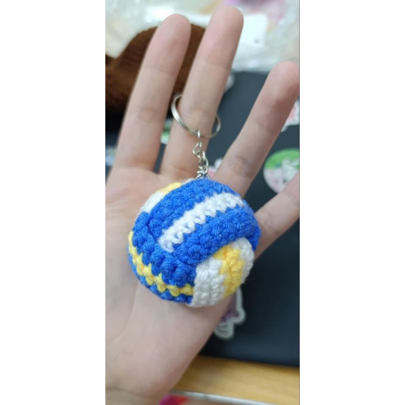 Móc khoá quả bóng chuyền bằng len ( ảnh chụp thật sp )