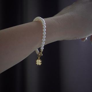  Vòng tay ngọc trai 4 lá "Clover Charm" Pearly Dolly vòng tay ngọc trai nước ngọt 4mm charm bạc 925 