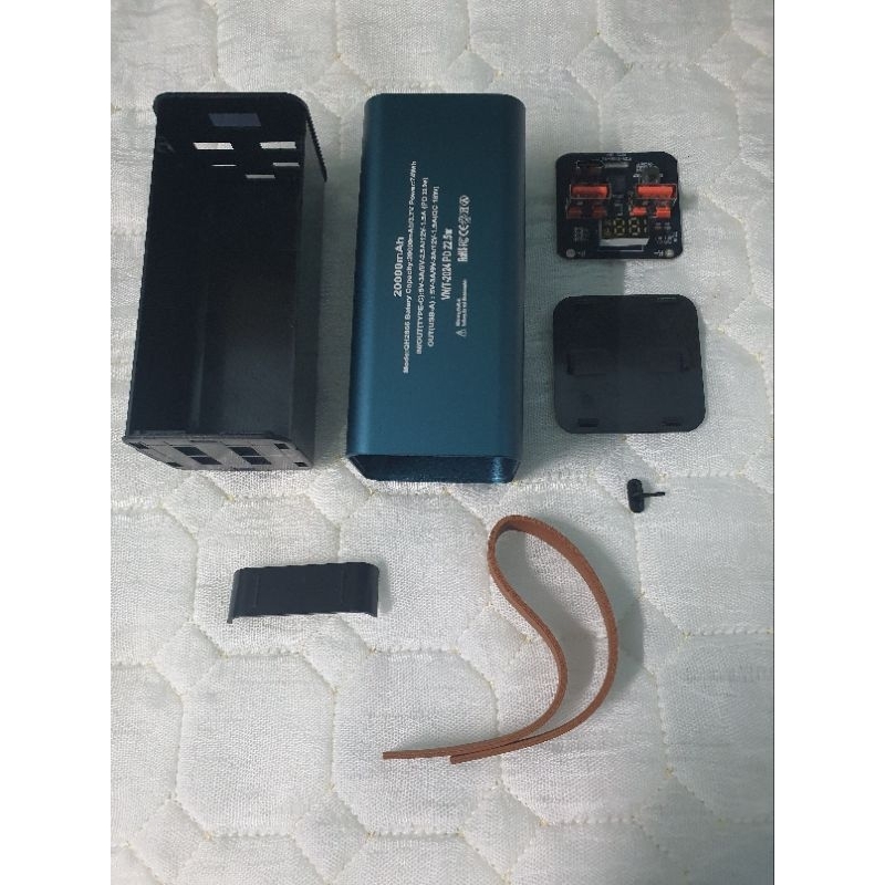 Box sạc dự phòng 4 cell 21700