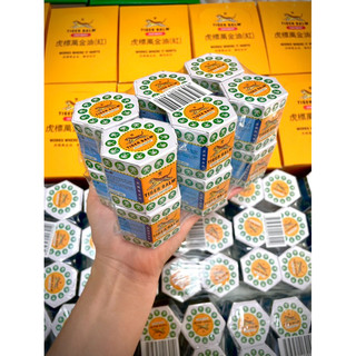   Nguyên lốc 12 lọ 30g  Dầu cù là con hổ Tiger Balm nhập khẩu Singapore có tem phụ Tiếng Việt - Màu trắng 30g 