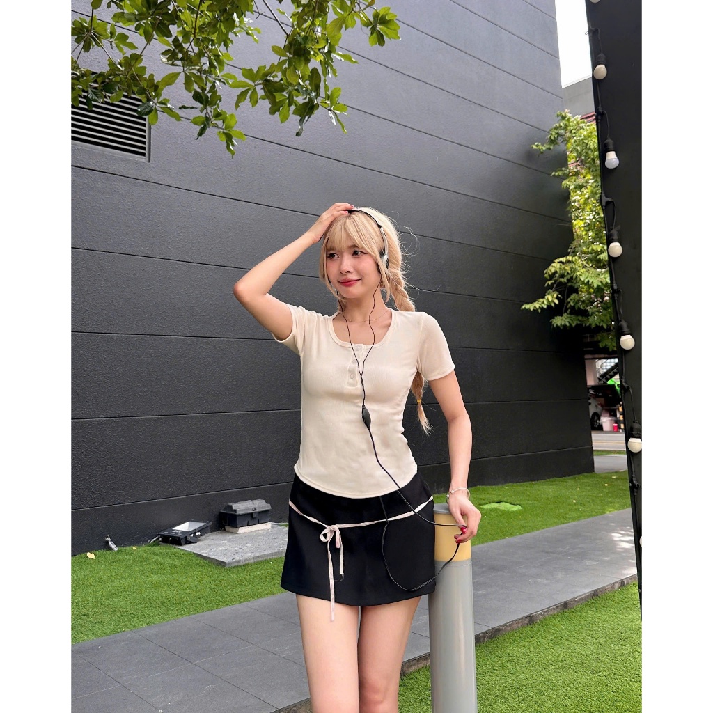 Áo thun nữ ôm body Coolme, áo kiểu nữ vạt bầu ngắn tay có cúc cổ cúp ngực chất thun tăm phong cách Hàn Quốc-GCC | BigBuy360 - bigbuy360.vn