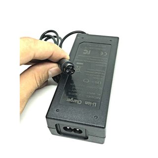 sạc xe điện cân bằng
