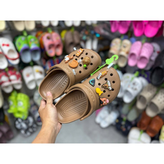 ( Chính hãng) dép Crocs sục nâu đậm