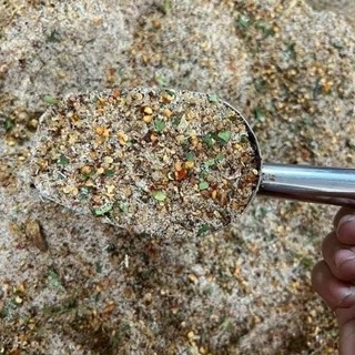 Chẳm chéo đặc biệt. chấm cả thế giới