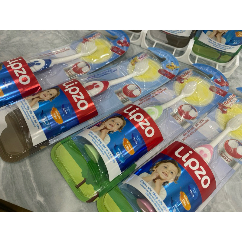 Bàn chải trẻ em Lipzo kid cán hút chân không