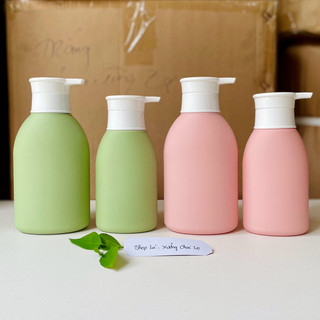 Chai nhựa HDPE 300ml - 500ml Vai Bầu Dáng Dẹp Màu Xanh Bơ/Hồng vòi nhấn cao cấp. Đựng dầu gội,sữa tắm,kem body…