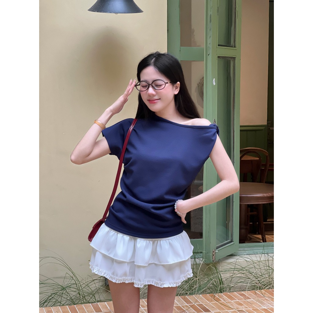 XẢ HÀNG GIÁ GỐC  Áo Thun Tổ Ong Kiểu Lệch Vai, Áo Phông Ngắn Tay Basic Trơn Form Vừa, Áo Kiểu Hở Vai Nhún Eo Tuna Store | BigBuy360 - bigbuy360.vn