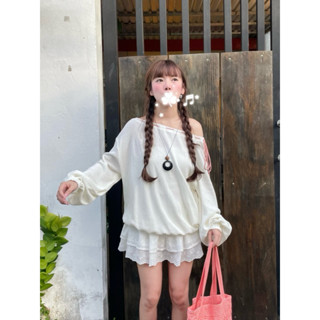   Giá mở bán  PEKO HELLO - Áo lệch vai trắng dây rút thắt nơ 